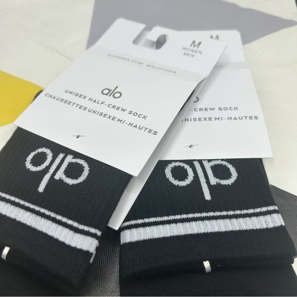 2 Pack Alo Yoga Unisex Throwback Socks Brand New - Picture 4 of 5